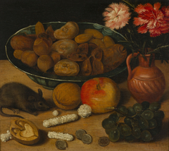 Stilleven met vaas bloemen, noten, vruchten en muis by Georg Flegel