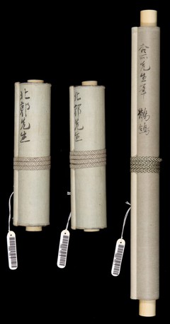 Set of 3 scrolls: Wagtail on a Rock (ptg) and 2 One-line Calligraphies by Kyōsho